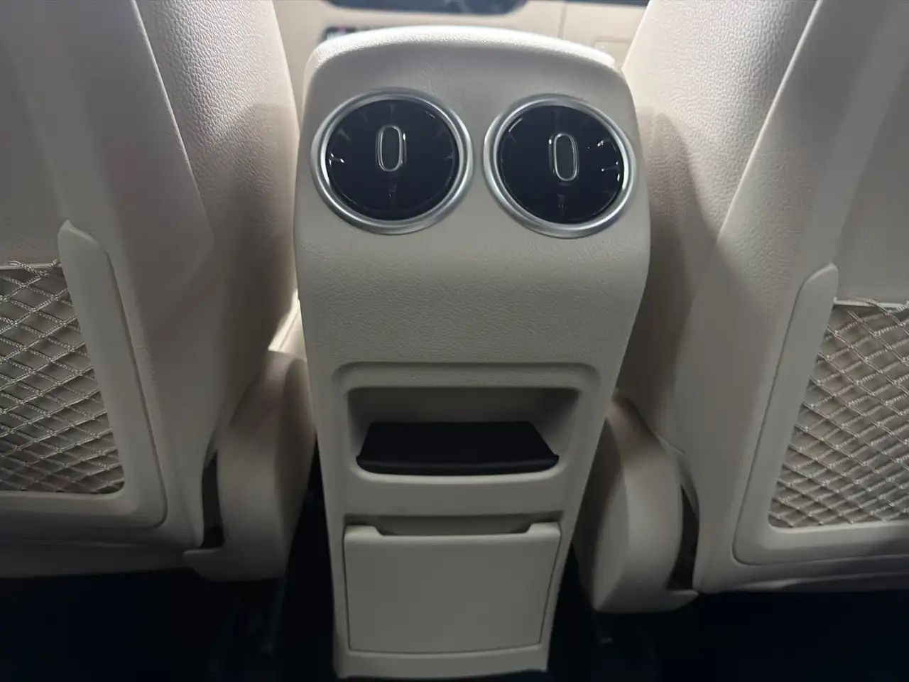Mercedes-Benz GLA - Image 26