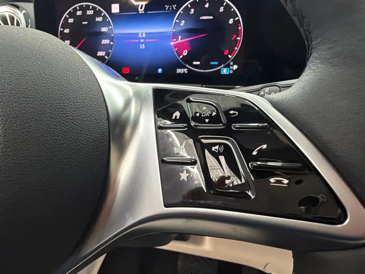 Mercedes-Benz GLA - Image 14