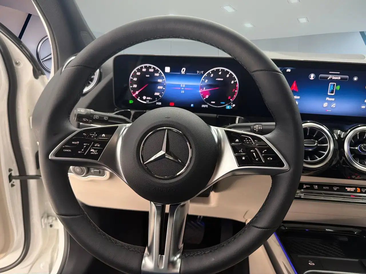 Mercedes-Benz GLA - Image 13