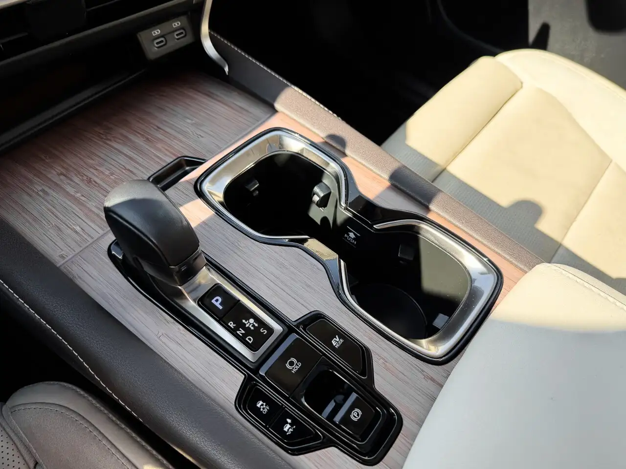 Lexus RX - Image 33