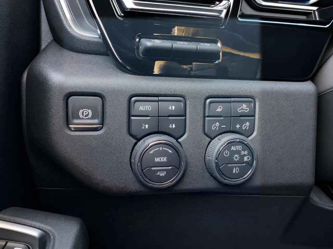 Chevrolet Silverado 1500 - Image 13