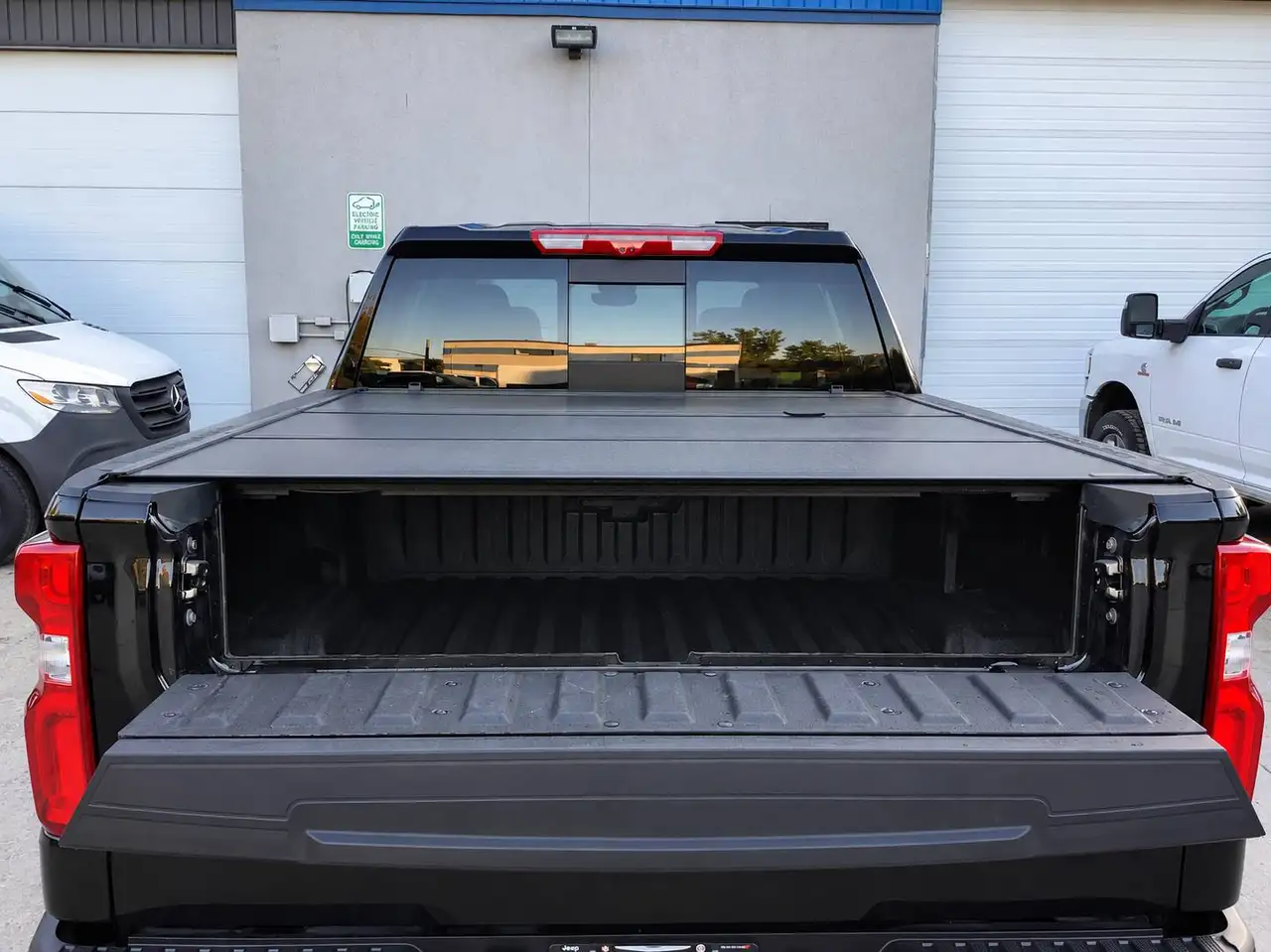 Chevrolet Silverado 1500 - Image 22