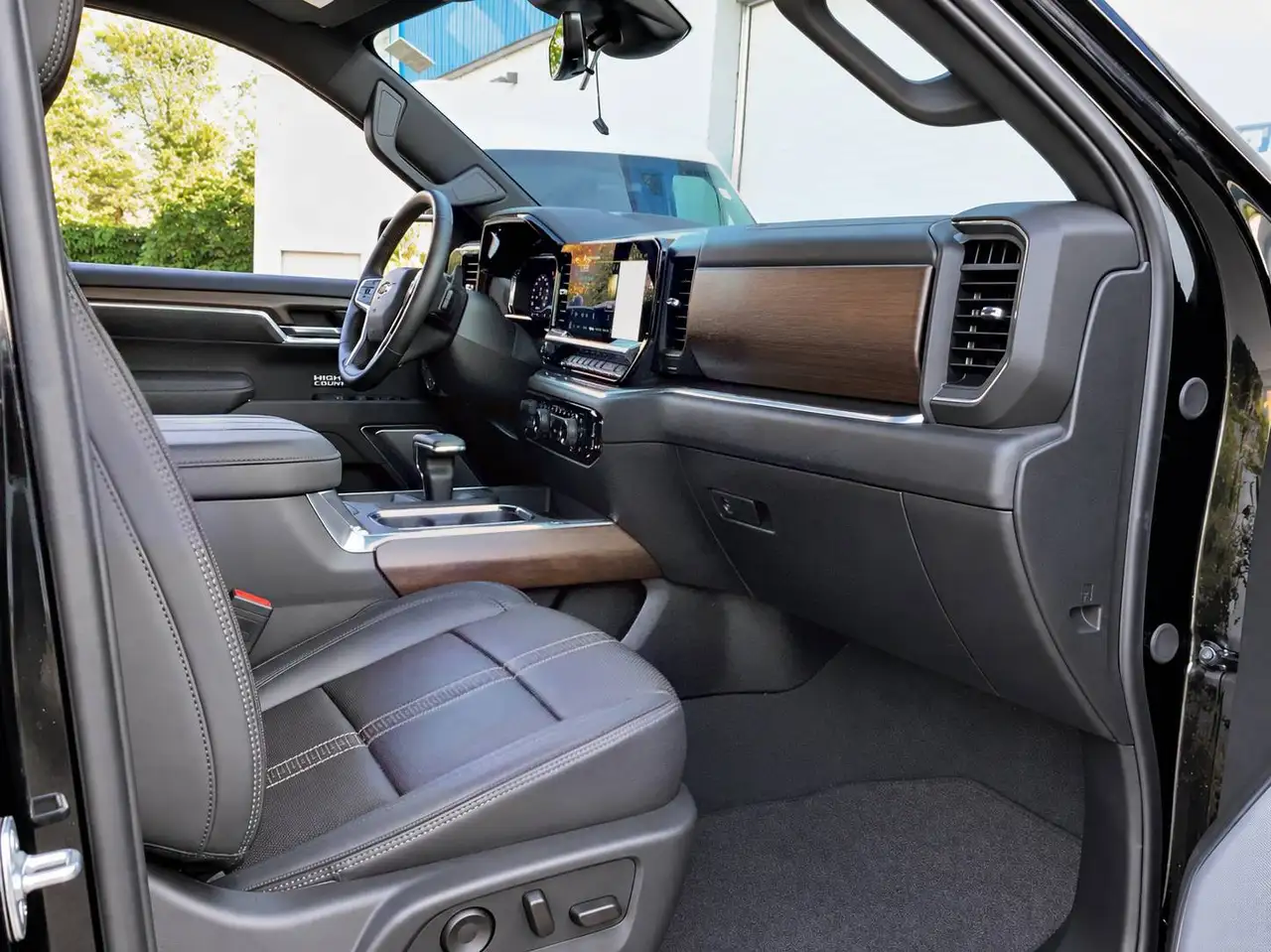 Chevrolet Silverado 1500 - Image 26