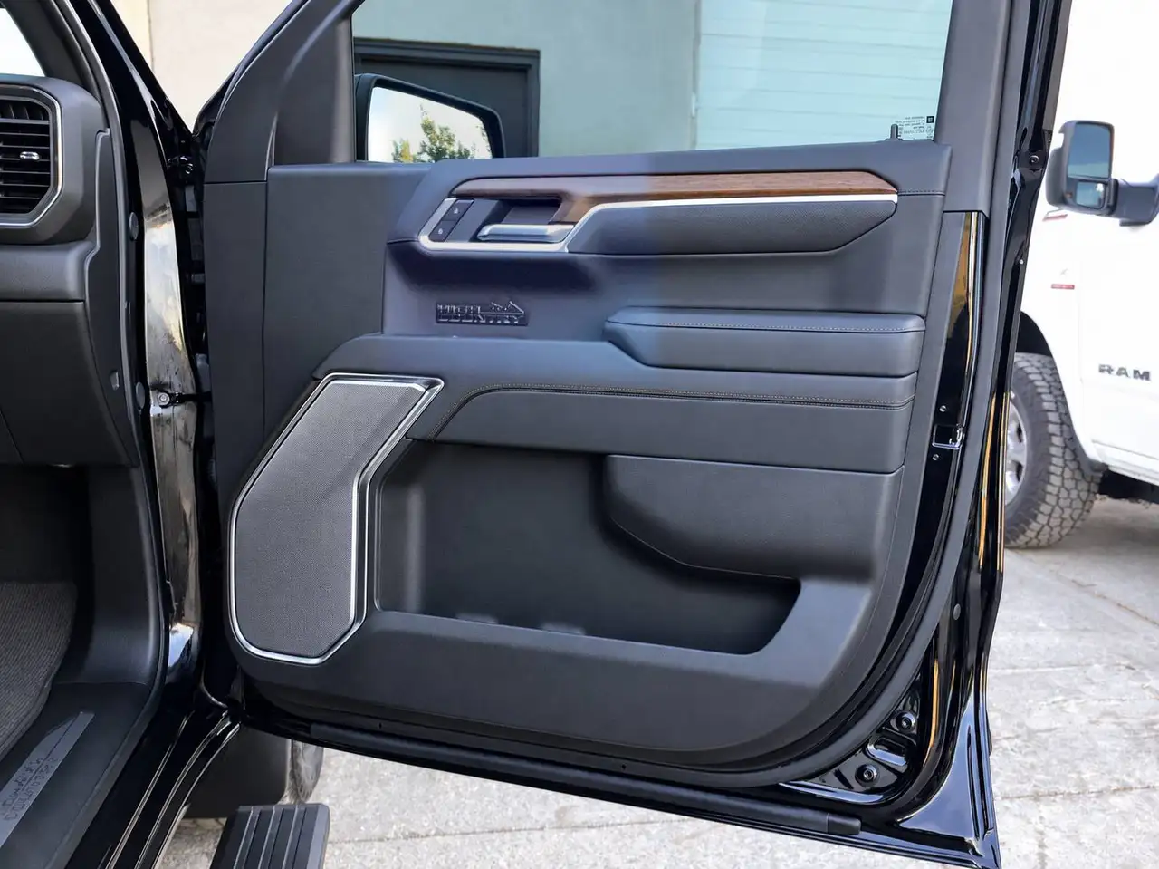 Chevrolet Silverado 1500 - Image 28