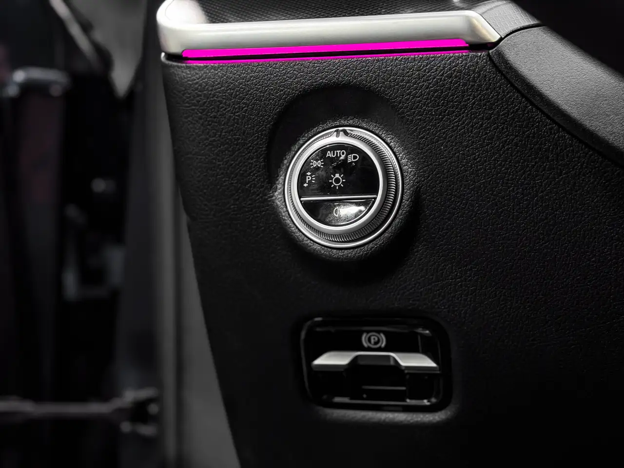 Mercedes-Benz C-Class - Image 19