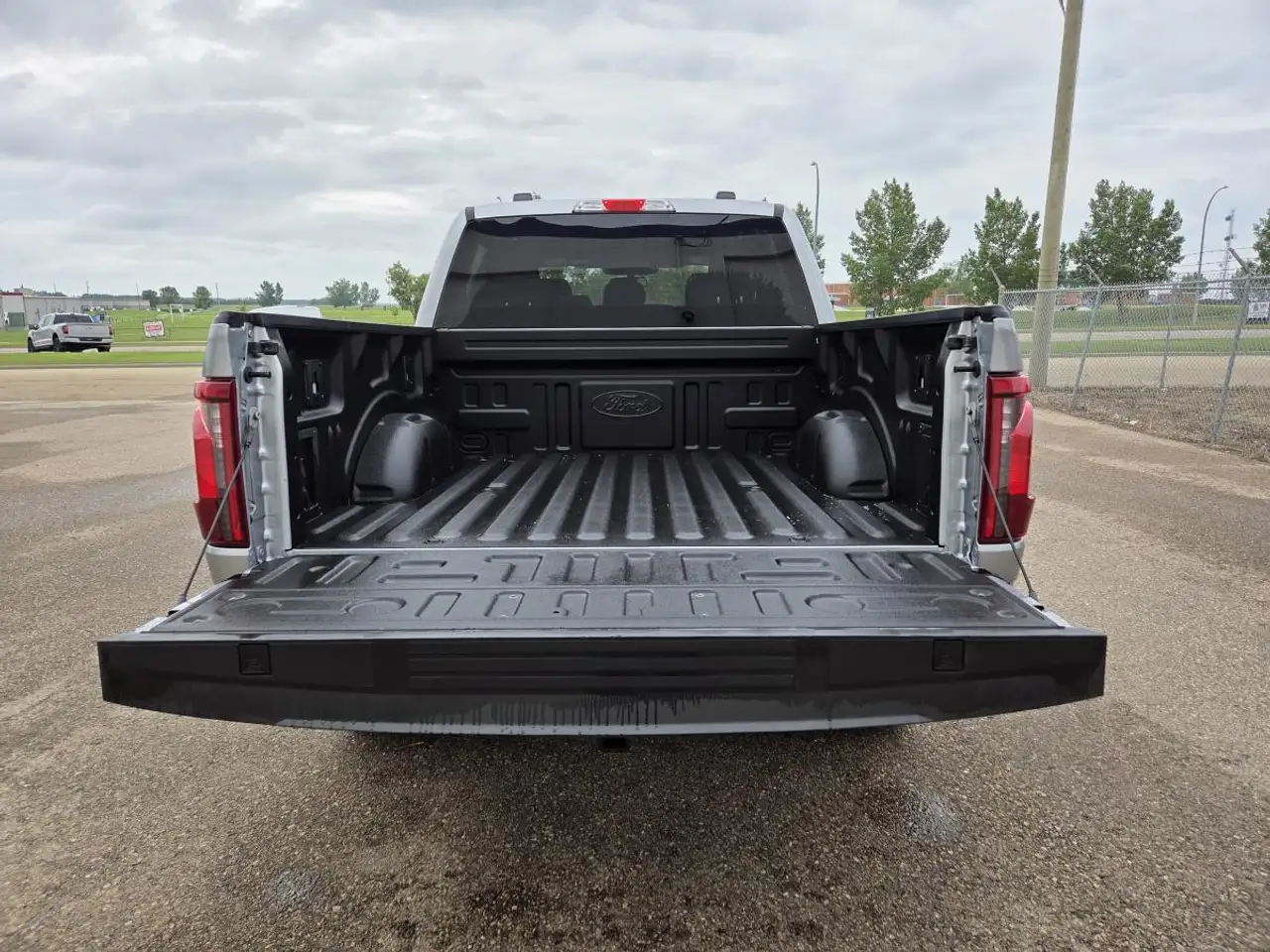 Ford F-150 - Image 8