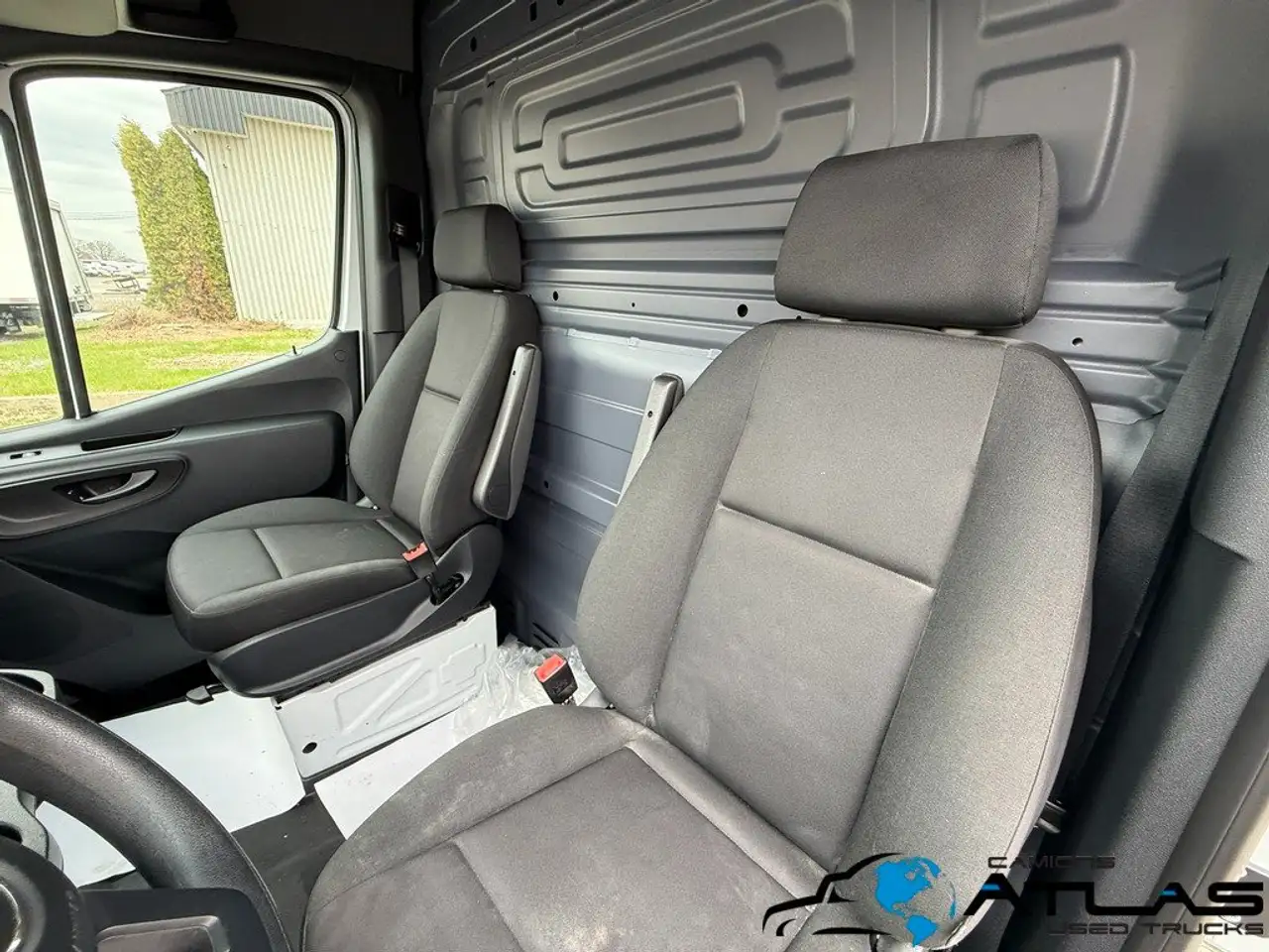 Mercedes-Benz Sprinter - Image 12