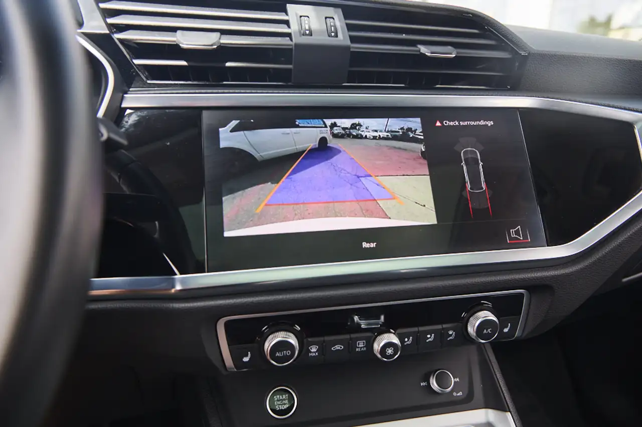 Audi Q3 - Image 25