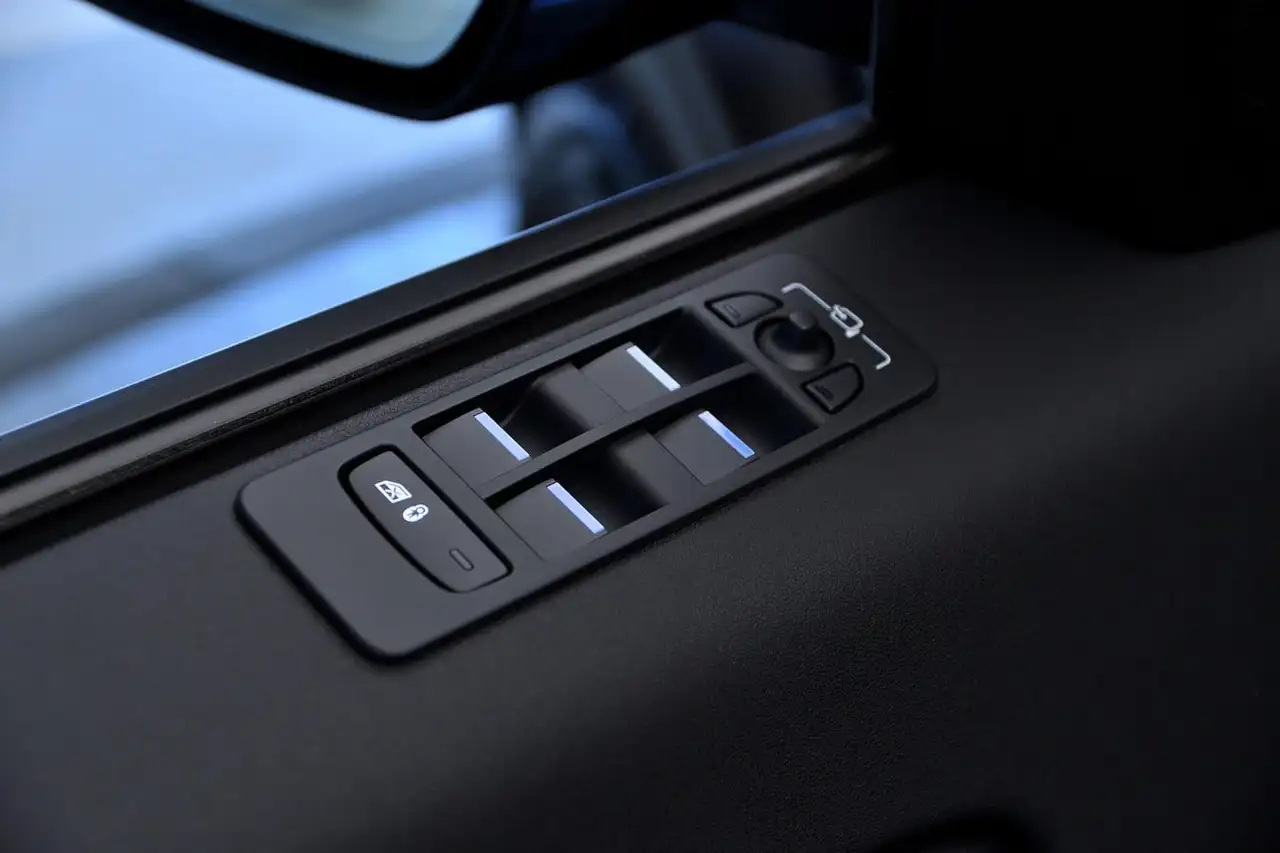 Land Rover Discovery Sport - Image 13