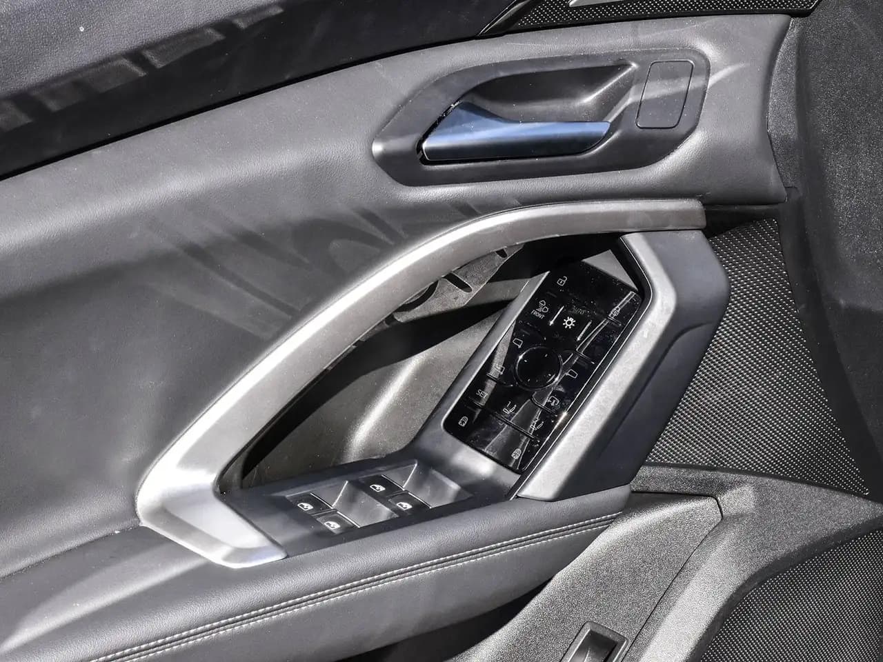 Audi Q5 - Image 13