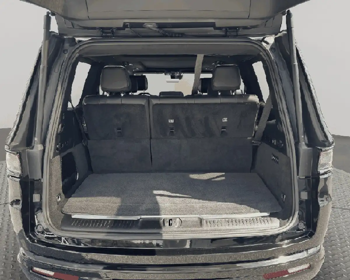 Jeep Grand Wagoneer - Image 5