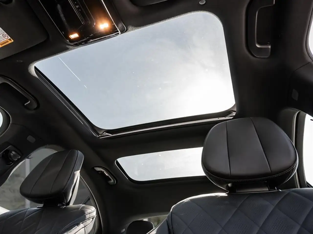 Mercedes-Benz E-Class - Image 24