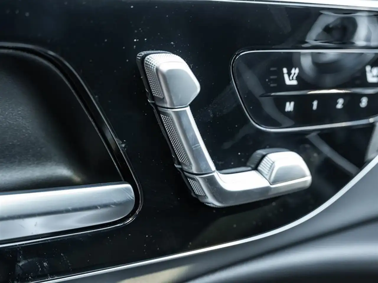 Mercedes-Benz E-Class - Image 15
