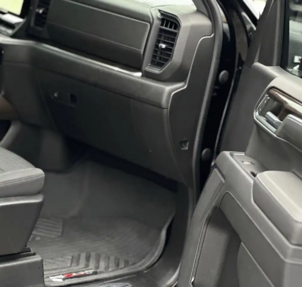 Chevrolet Silverado 1500 - Image 10