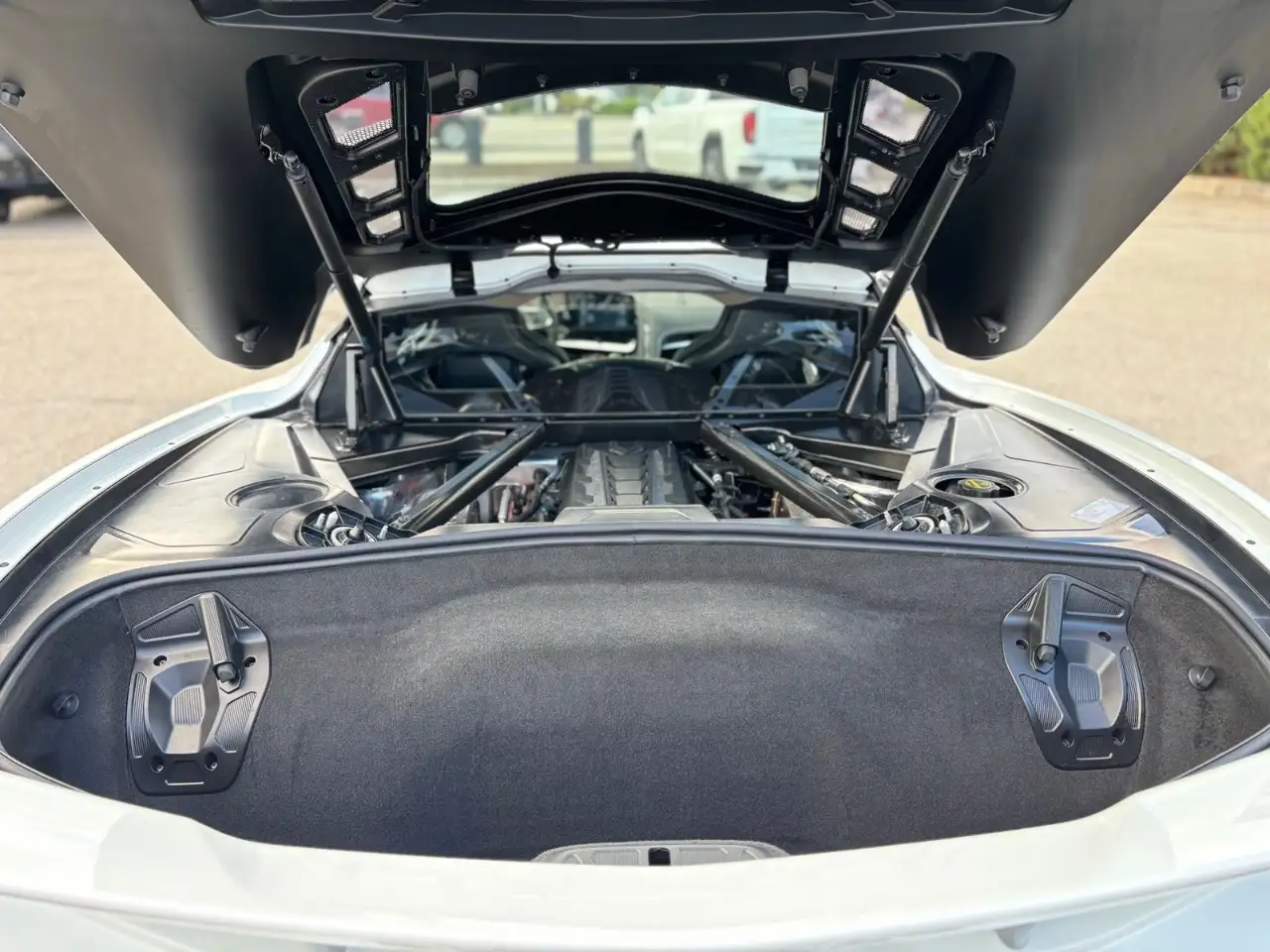 Chevrolet Corvette - Image 12