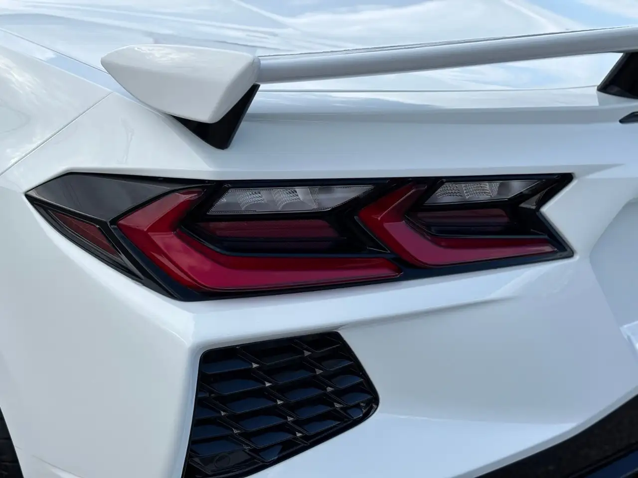 Chevrolet Corvette - Image 11