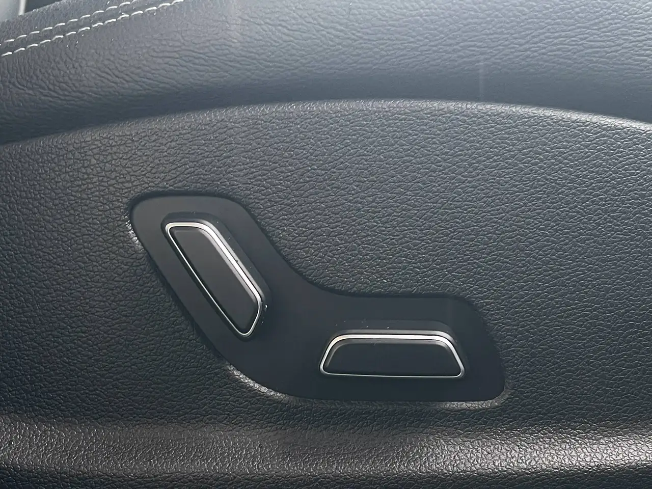 Genesis GV70 - Image 28