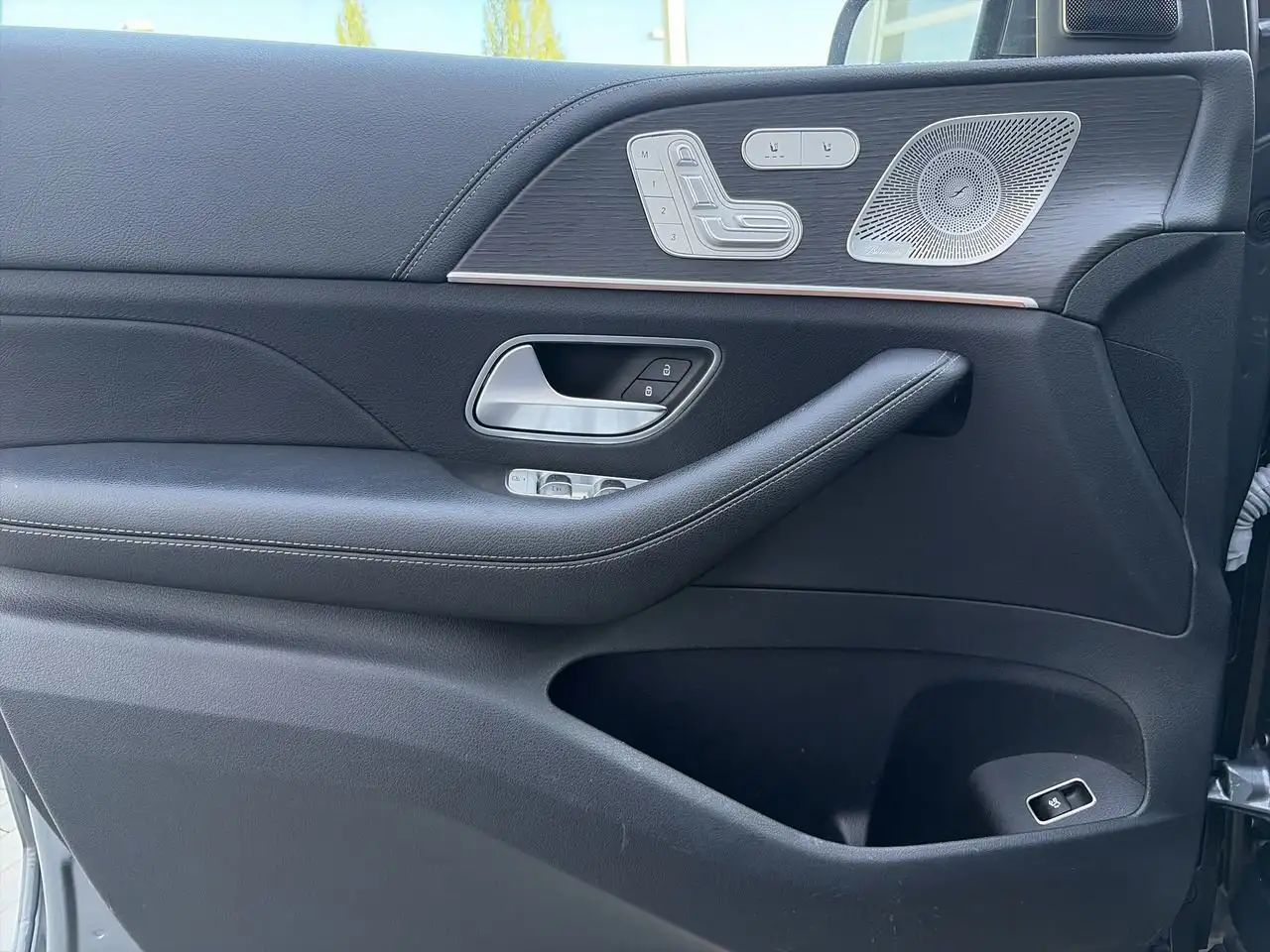 Mercedes-Benz GLE - Image 21