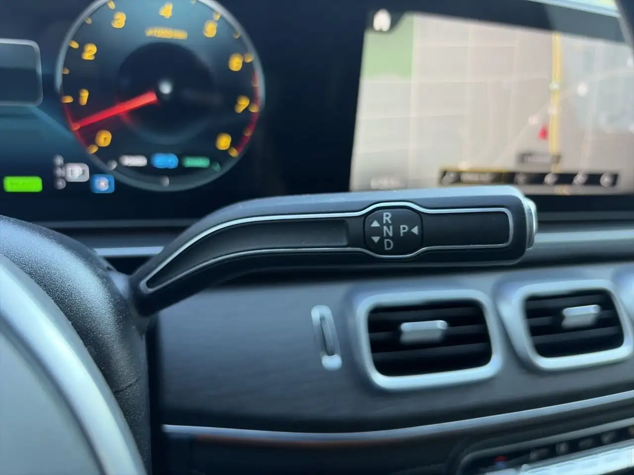 Mercedes-Benz GLE - Image 28