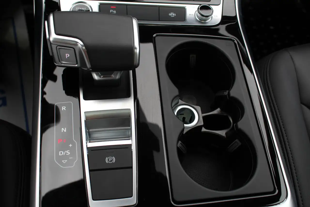 Audi Q7 - Image 14