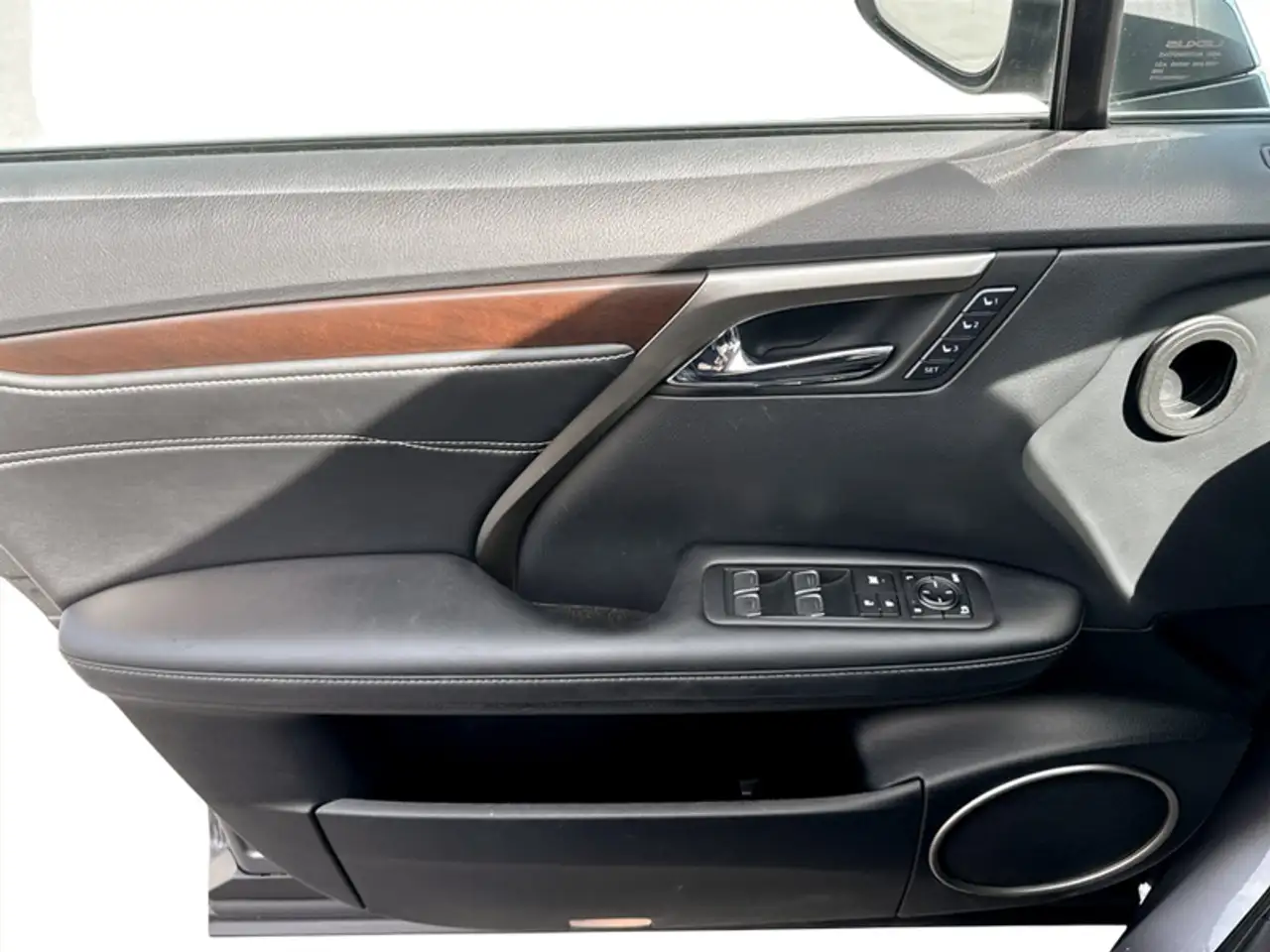 Lexus RX - Image 29
