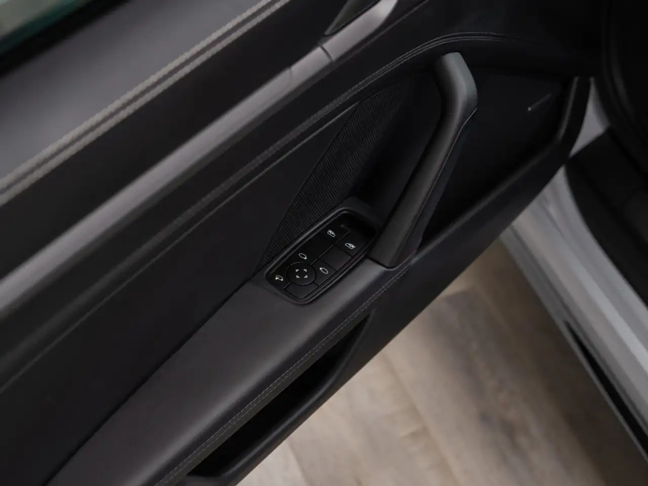 Porsche 911 - Image 21
