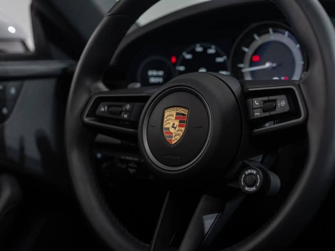 Porsche 911 - Image 32