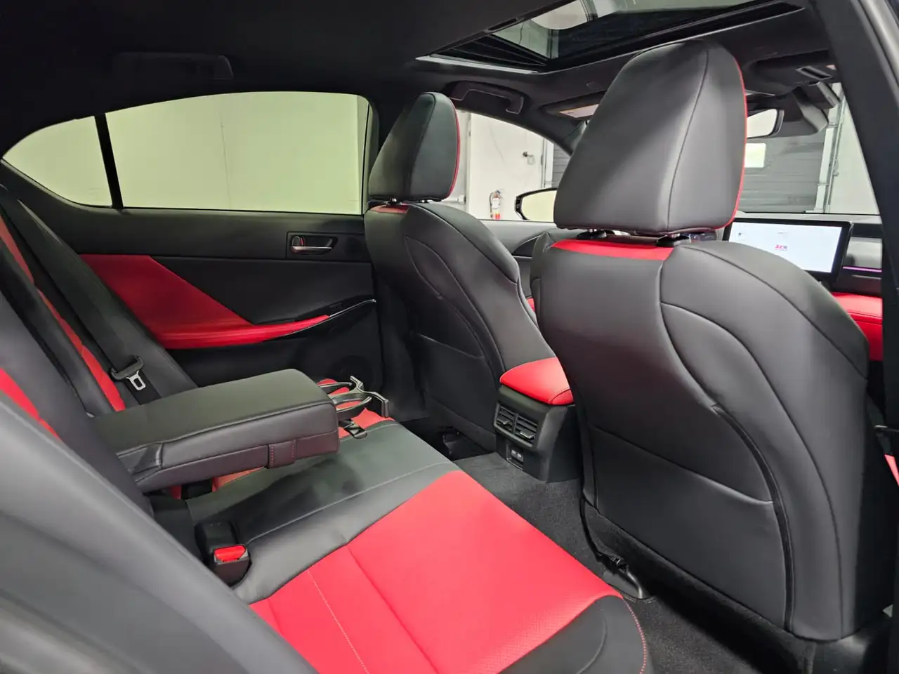 Lexus IS 350 - Image 19