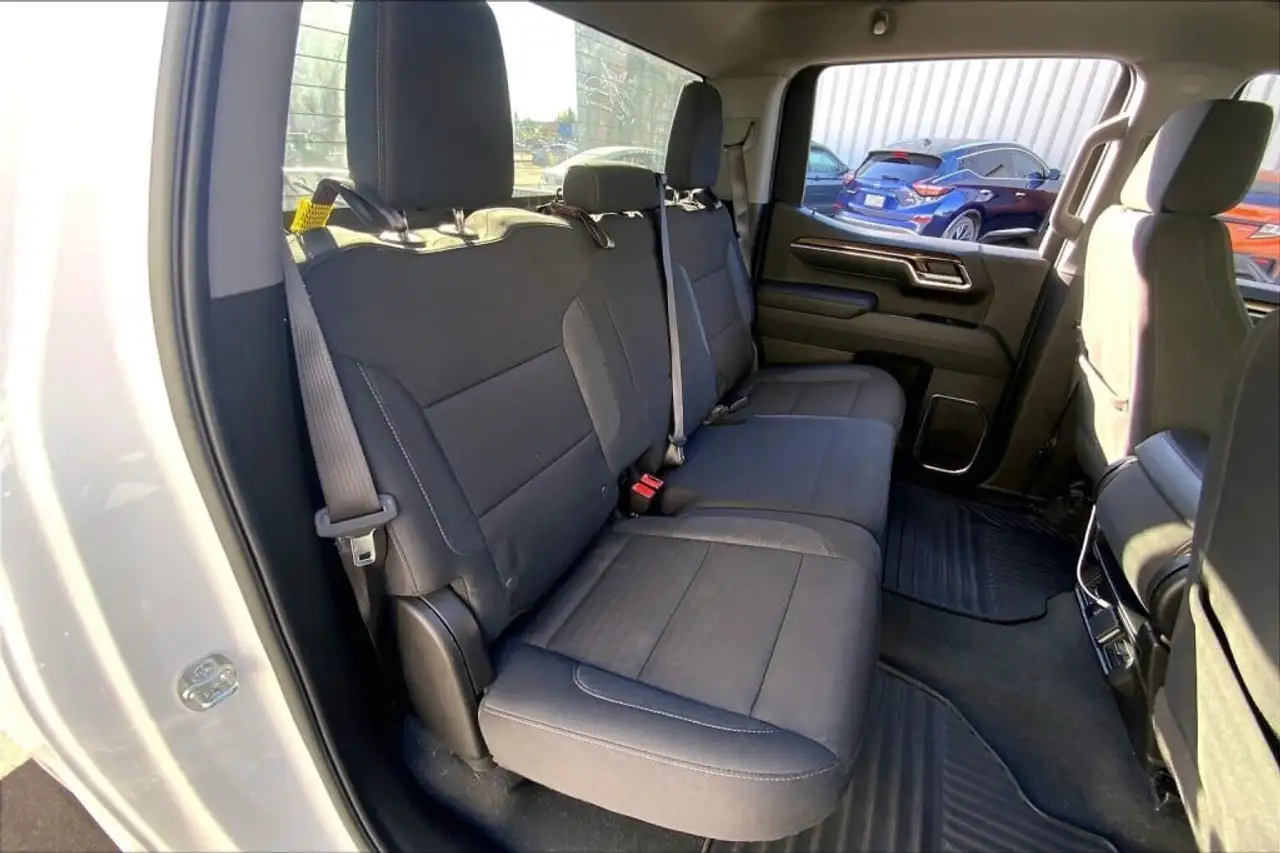 Chevrolet Silverado 1500 - Image 24