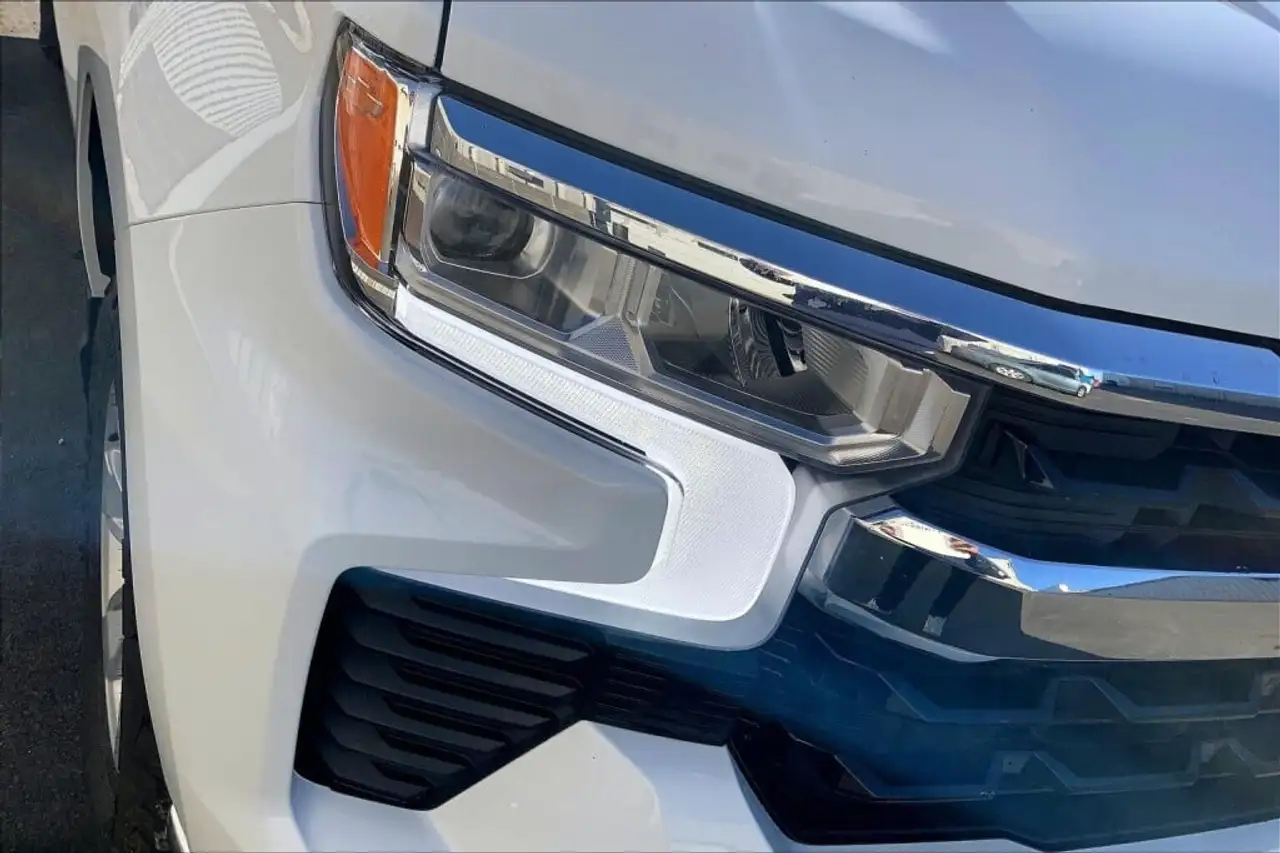 Chevrolet Silverado 1500 - Image 25
