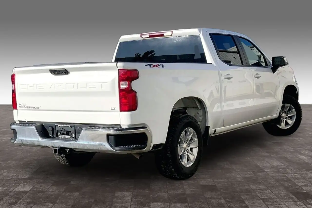 Chevrolet Silverado 1500 - Image 11