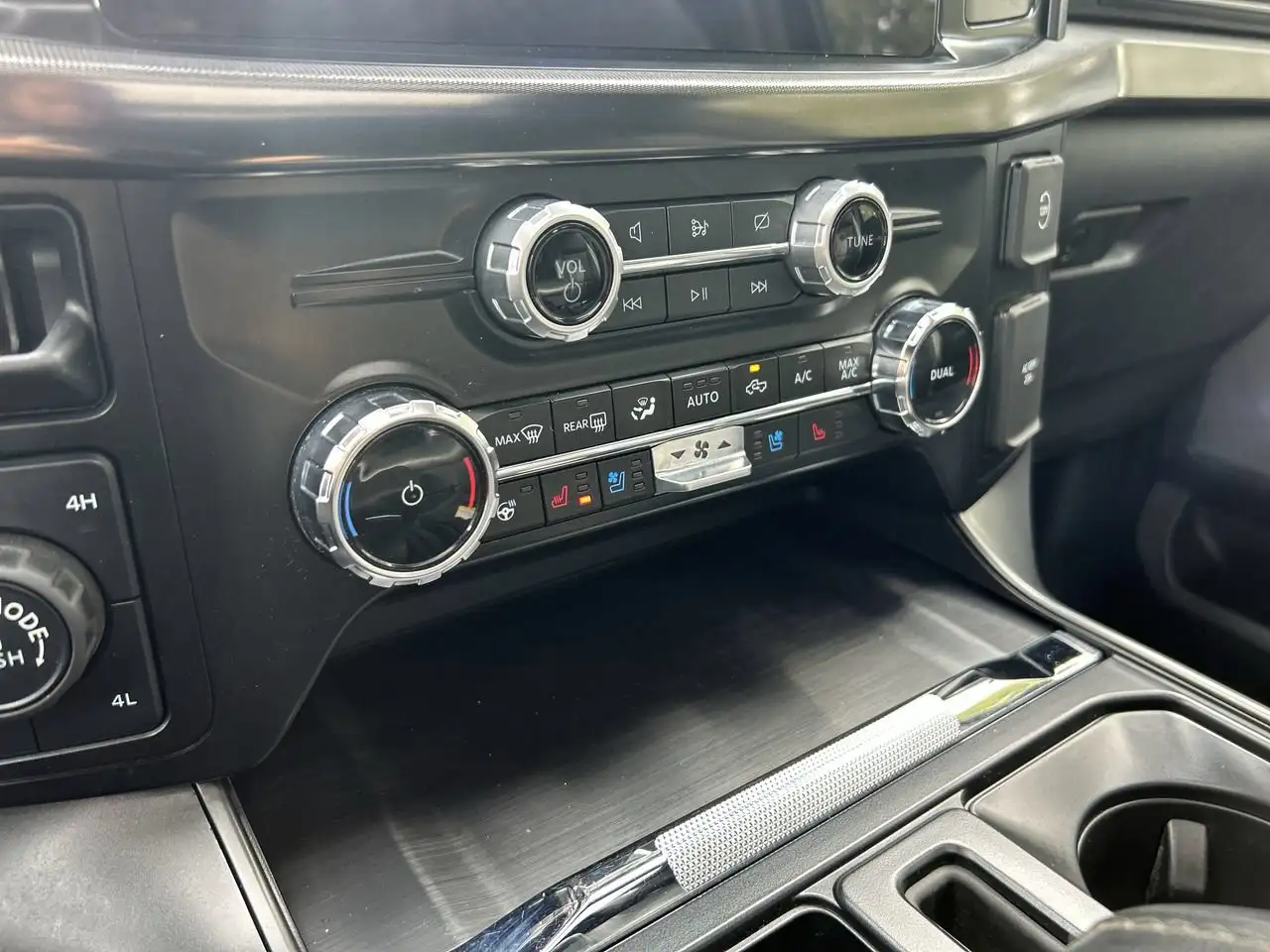 Ford F-150 - Image 24