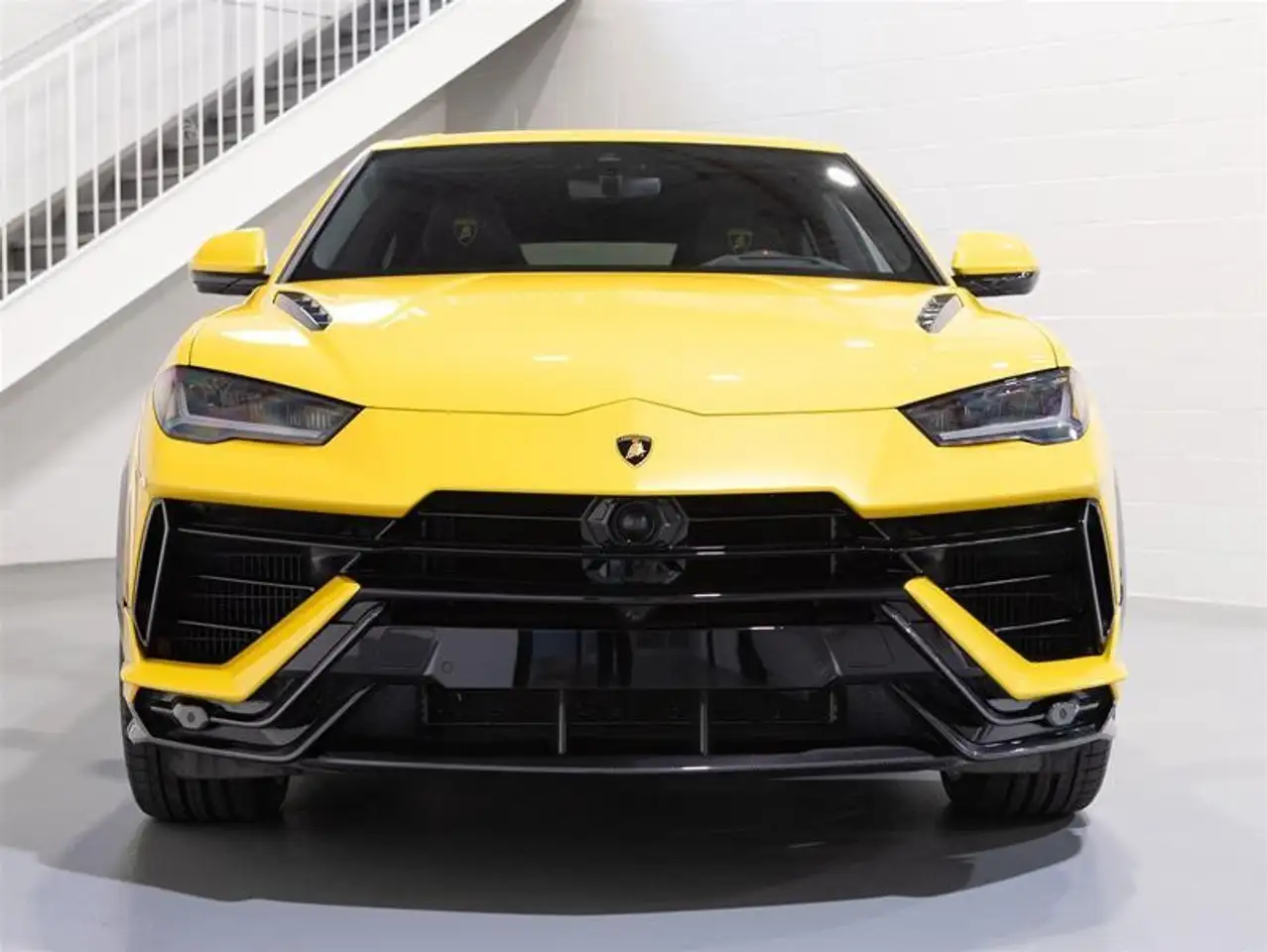 Lamborghini Urus - Image 8