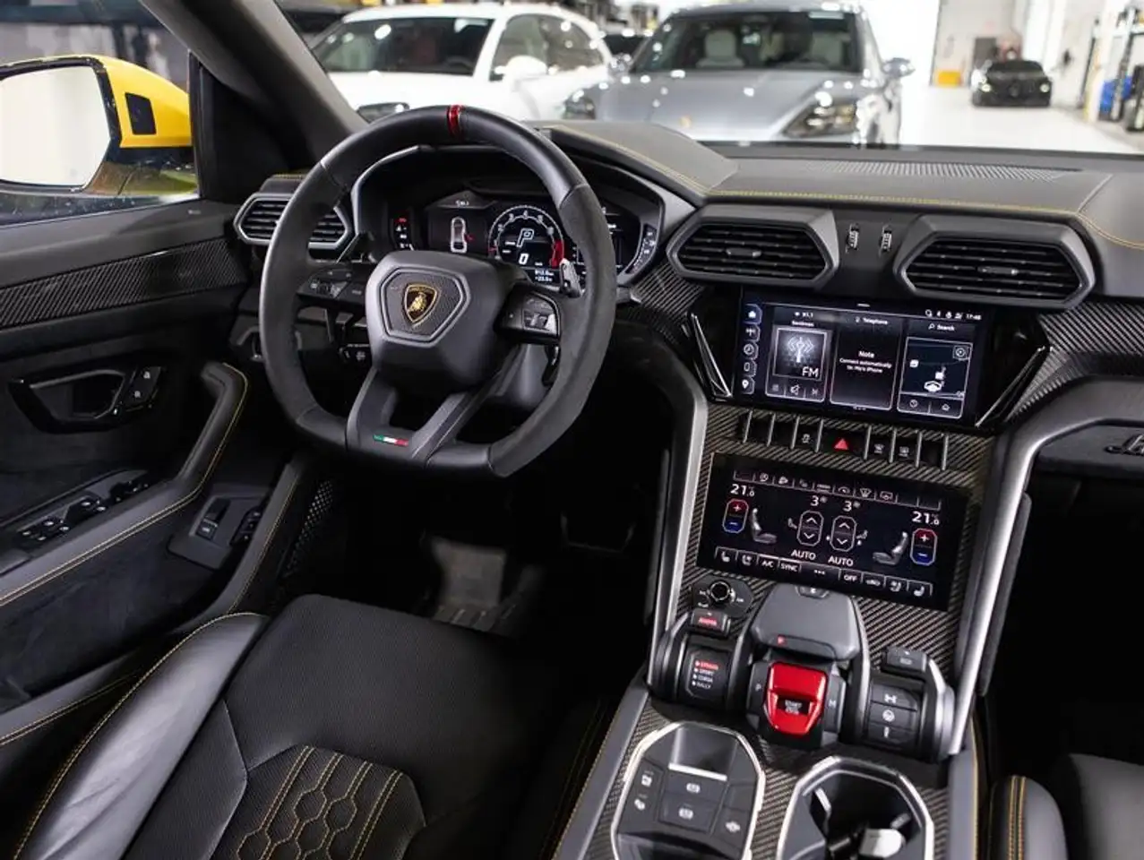 Lamborghini Urus - Image 21