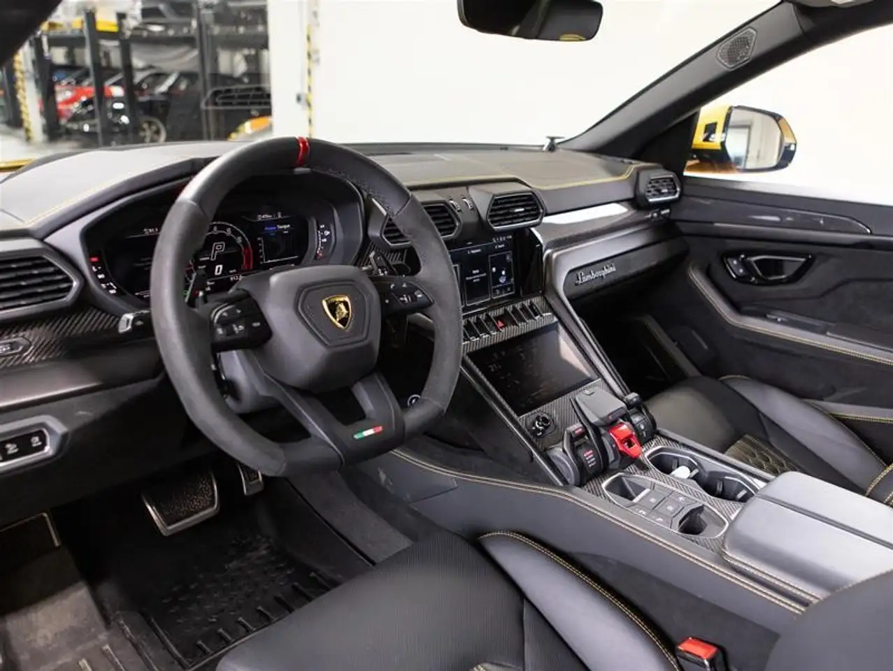 Lamborghini Urus - Image 15