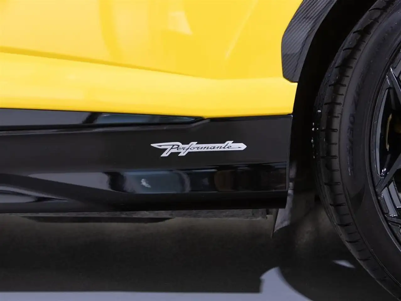 Lamborghini Urus - Image 12