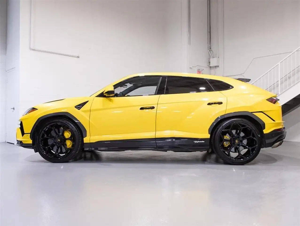Lamborghini Urus - Image 5
