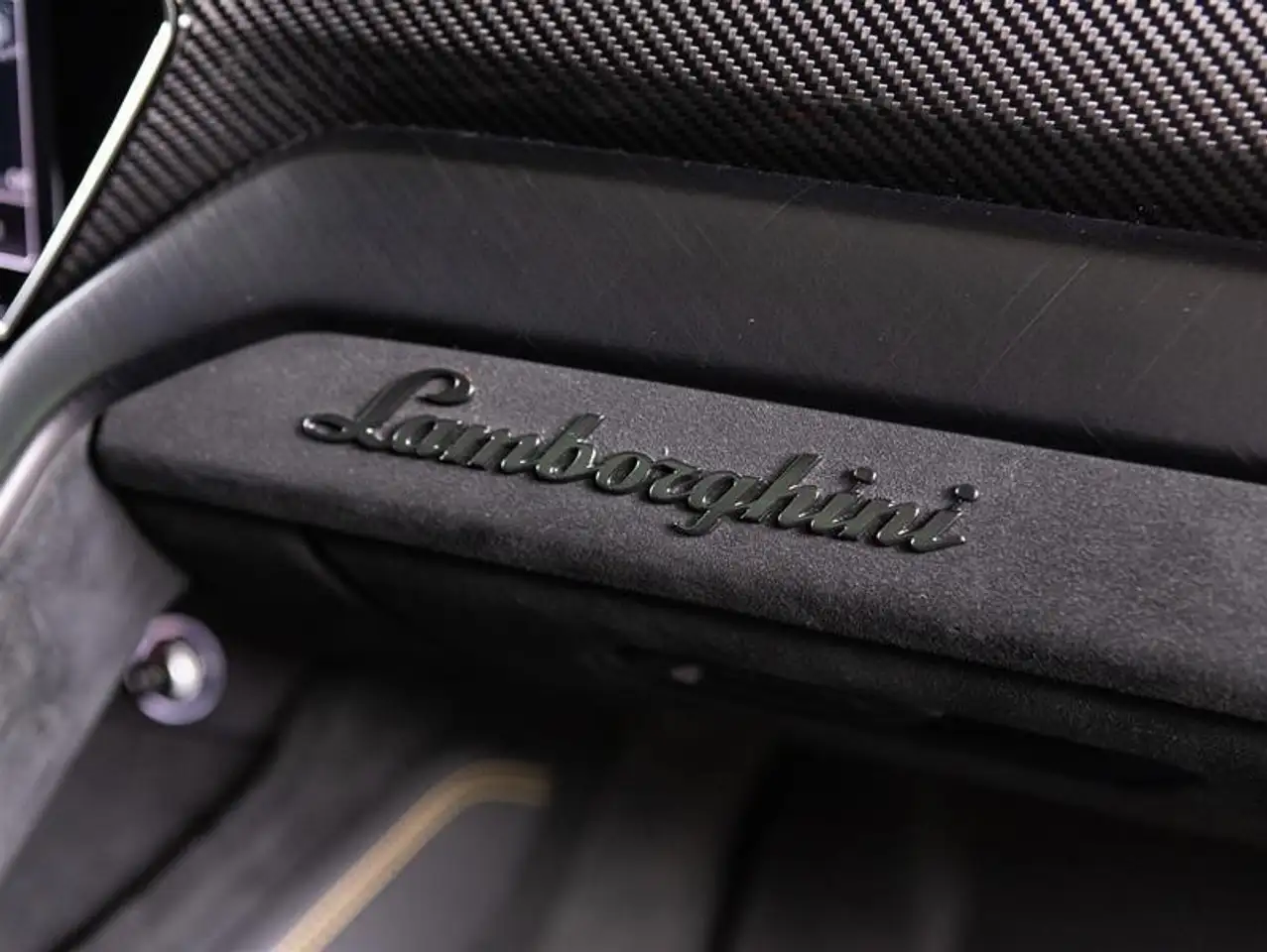Lamborghini Urus - Image 28