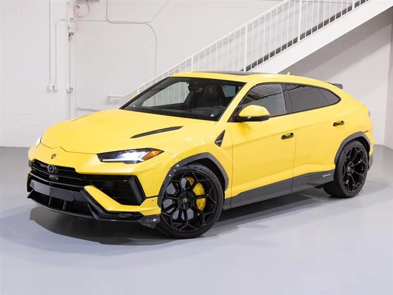 Lamborghini Urus - Image 2