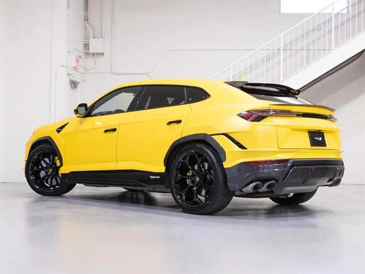 Lamborghini Urus - Image 3