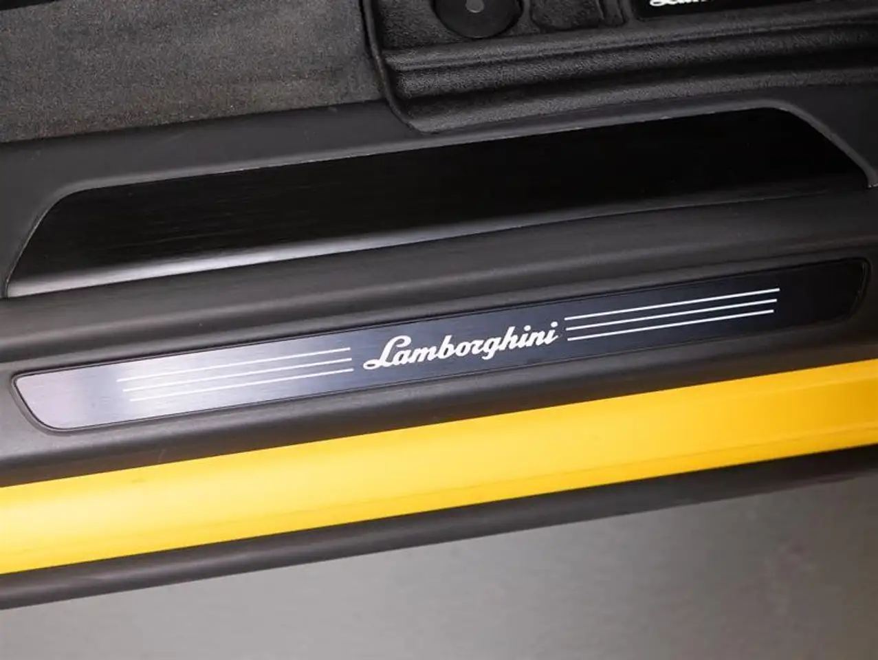 Lamborghini Urus - Image 31