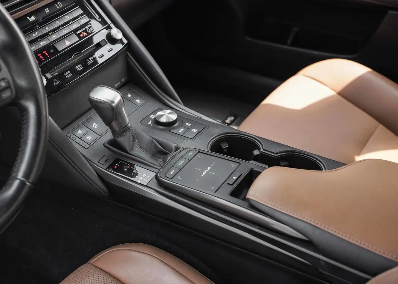 Lexus IS 300 - Image 11