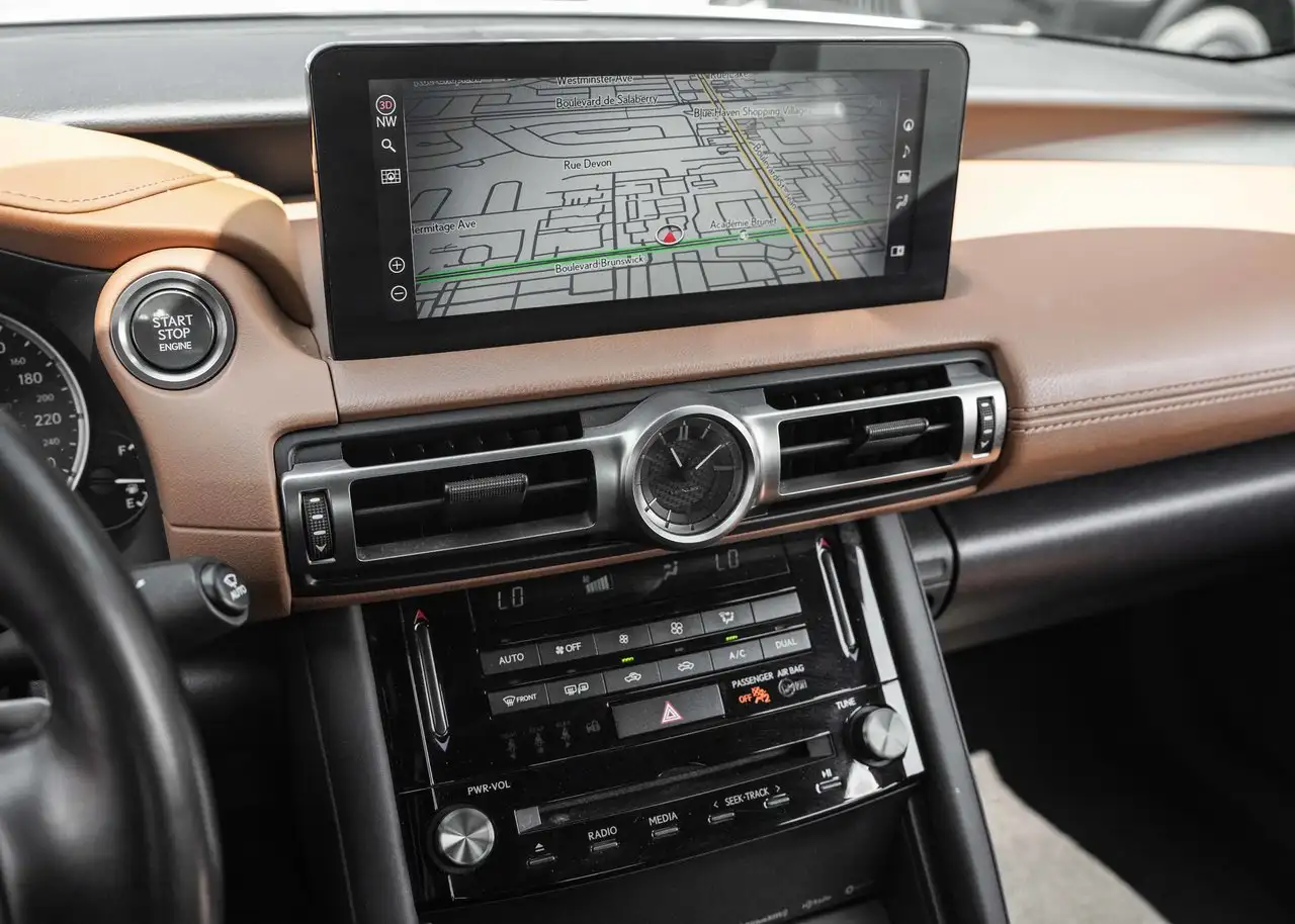 Lexus IS 300 - Image 20