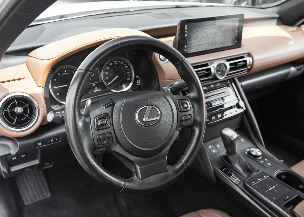 Lexus IS 300 - Image 10