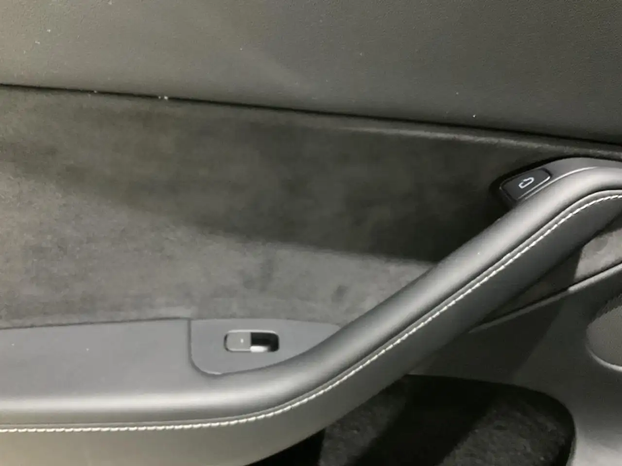 Tesla Model Y - Image 21