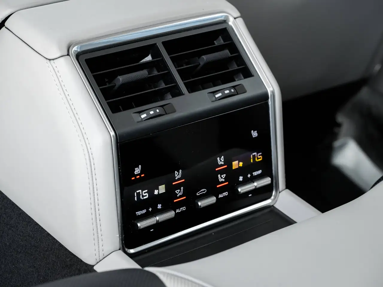 Porsche Panamera - Image 38