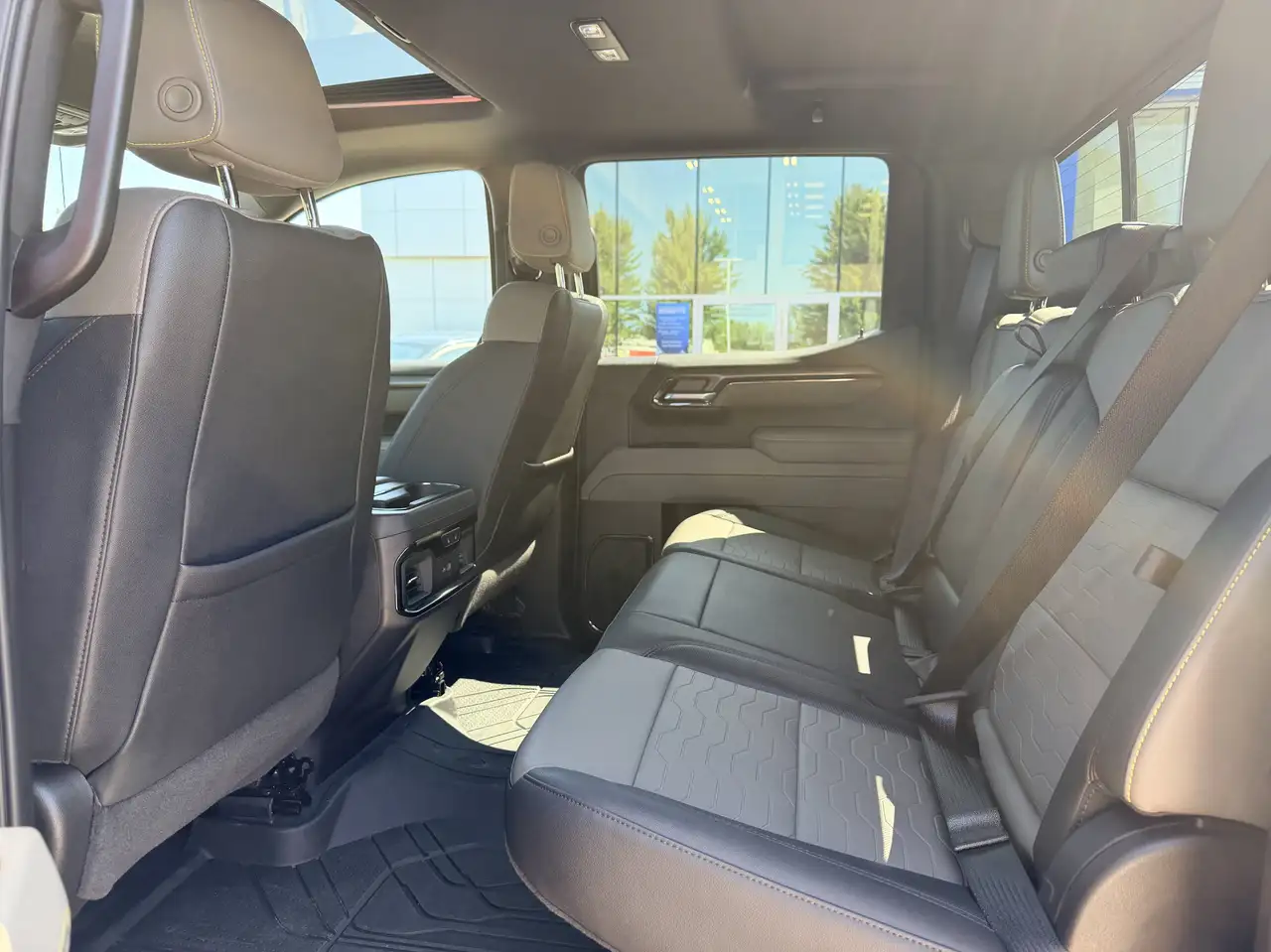 Chevrolet Silverado 1500 - Image 22