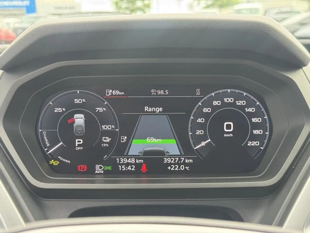 Audi Q4 e-tron - Image 12