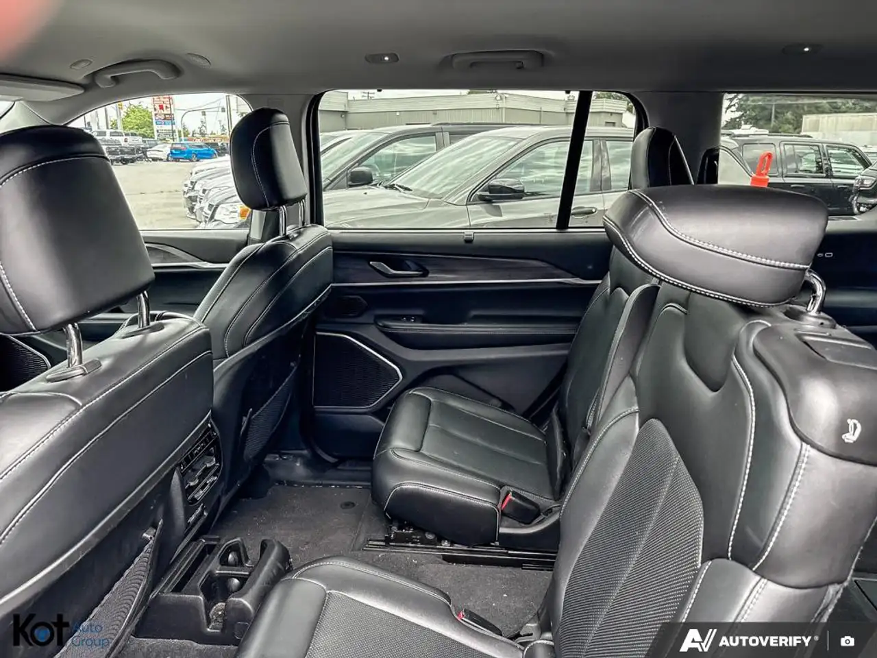 Jeep Grand Cherokee - Image 22
