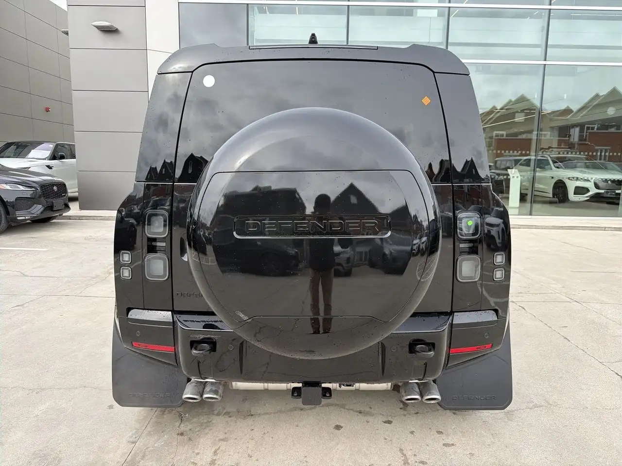 Land Rover Defender - Image 4